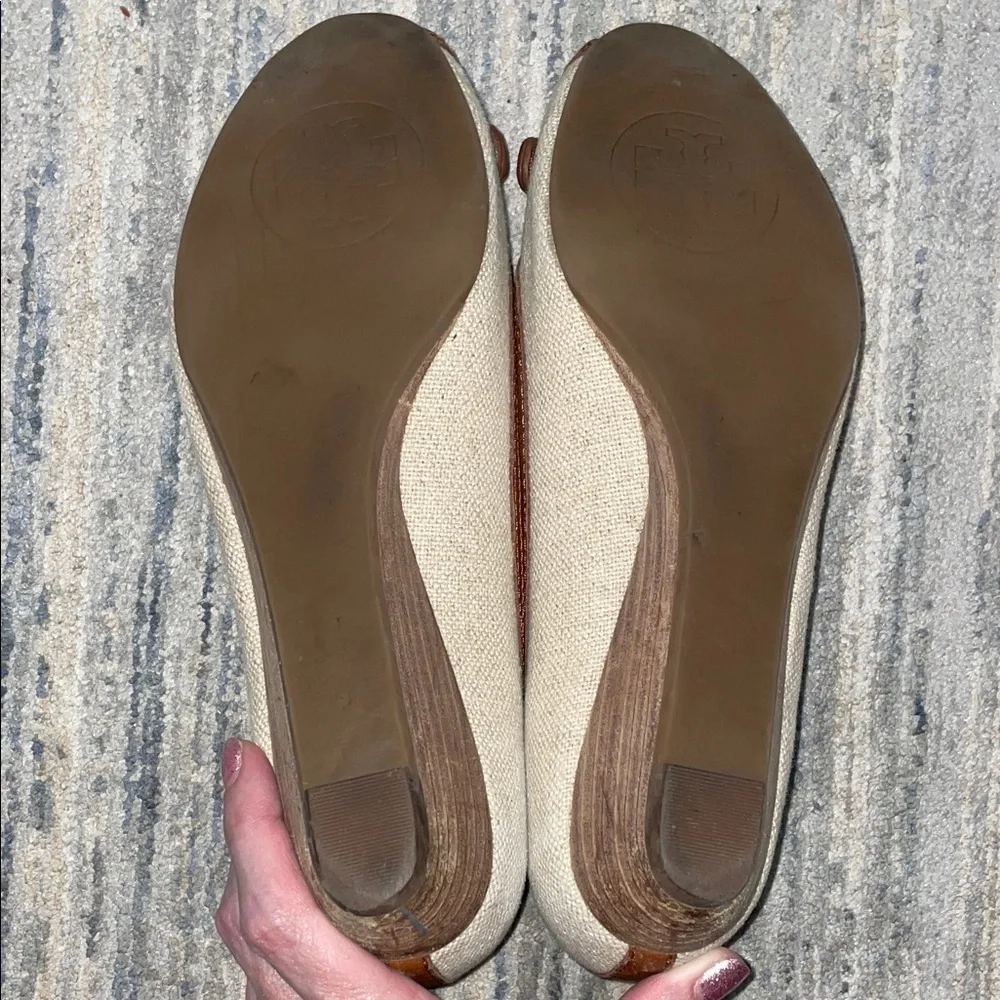 Tory Burch linen Wedges with Logo Accent - Picture 7 of 10